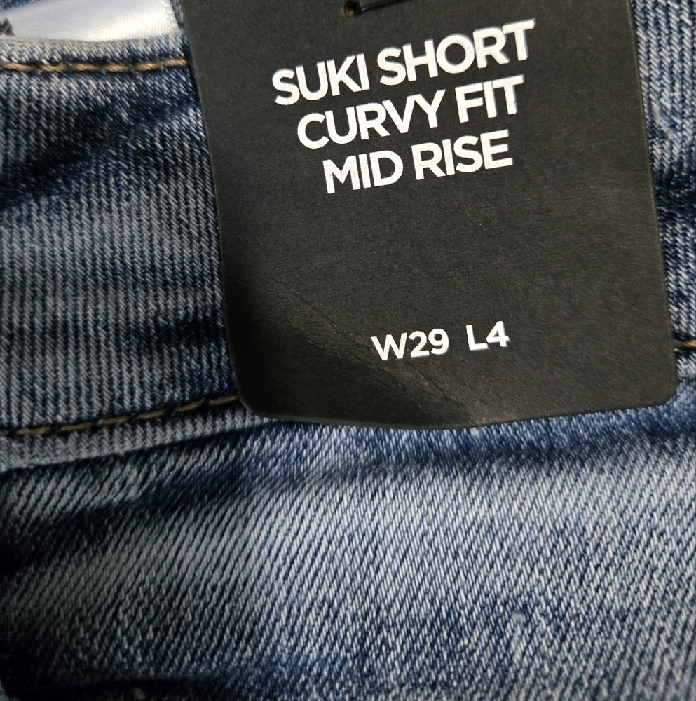 W29 L4 Silver Jeans Co. NWT  Women's Shorts. Suki Short Curvy Fit Mid Rise. - Picture 2 of 14